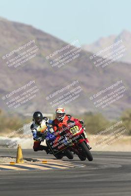 media/Oct-30-2025-Racers Edge (Thu) [[dabbdaf680]]/3-B Group/Session 2 (Turn 14)/